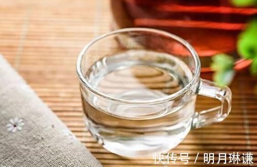 危害|比吸烟危害更大的,是经常喝隔夜的水?