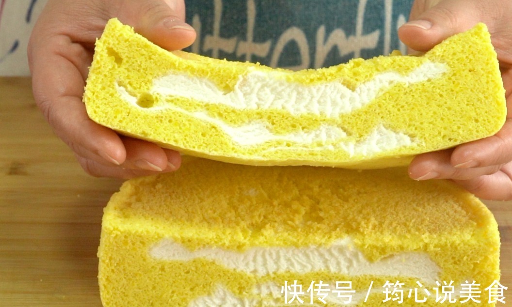 双色玉米面蒸蛋糕，好吃不上火，用对方法，暄软漂亮中间不发粘