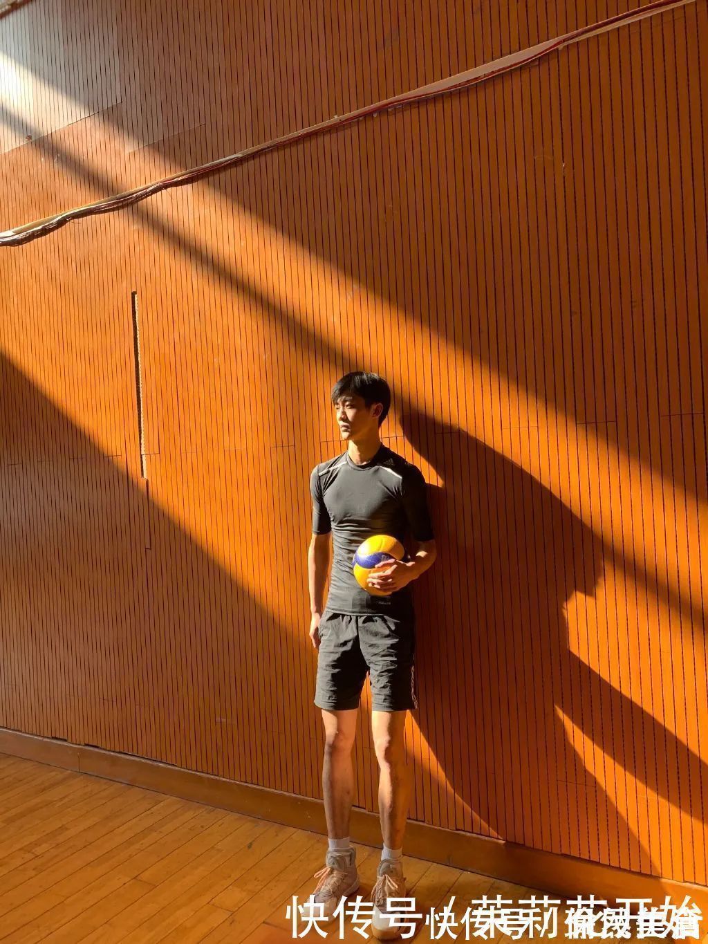 腹肌|190cm大长腿体育生，8块腹肌公狗腰，薄肌小奶狗满满少年感