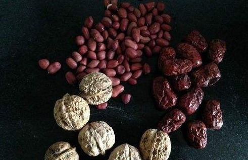 小姑娘|女人要多吃2种坚果,特别是过了30岁,常吃气色红润,越来越年轻