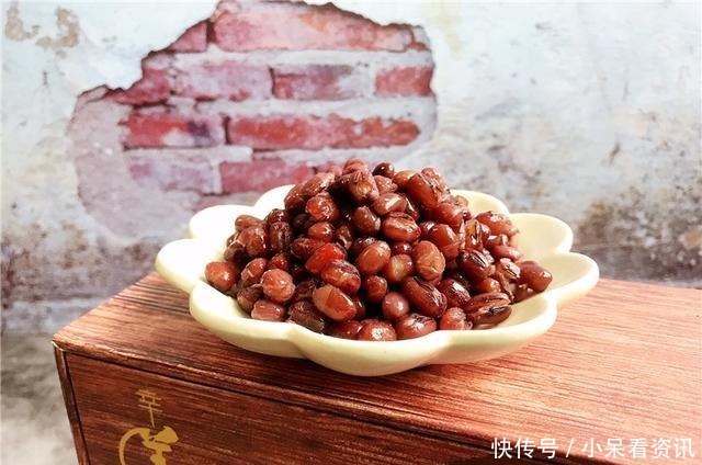 女人不想变黄脸婆，把它当零食吃，补血养颜睡眠好，找回年轻态