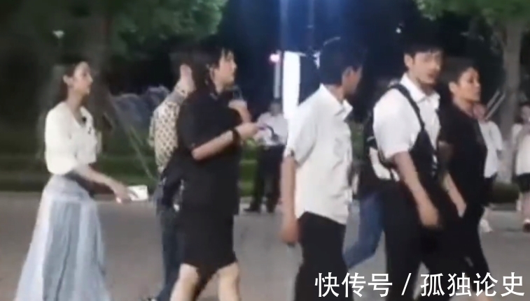 合伙人|《中餐厅5》合伙人外出,周也周震南身形纤细,哪知姚安娜成焦点