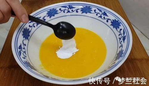 家常自制桃酥做法，烤盘里一放，个个香酥又掉渣，出锅孩子都爱吃