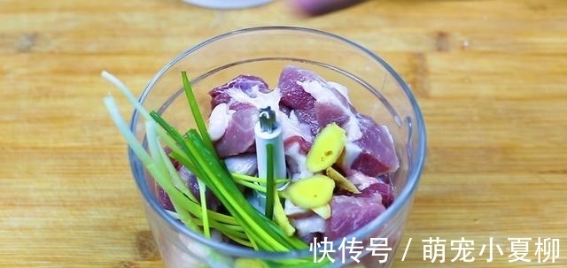 口感|快过年了，教你一种蛋卷的做法，只需简单几步，口感鲜香味道好