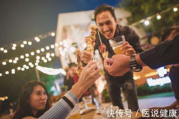 危害|劝告:春节聚餐,不可过量饮酒,会给身体造成4个危害,需重视