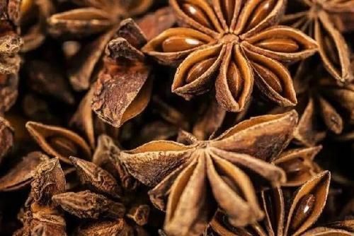 炖鸡肉时，最忌放这6种调料，要想肉香汤鲜，放对料很重要