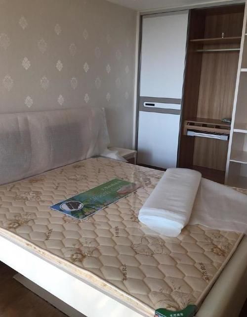 阳台|参观同事家新房，全屋贴瓷砖，还把冰箱放在阳台的，头一次见啊