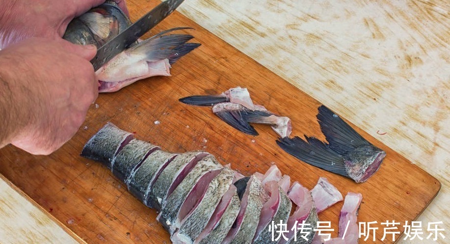 炖鱼去腥，放白酒还是料酒都不对，教您正确的做法，鲜嫩没腥味