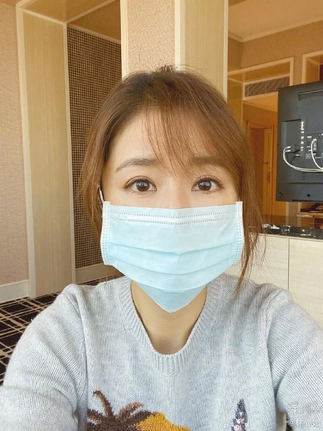 44岁林心如亲自下厨做鲍鱼干贝粥,吐槽女儿小海豚太挑食了