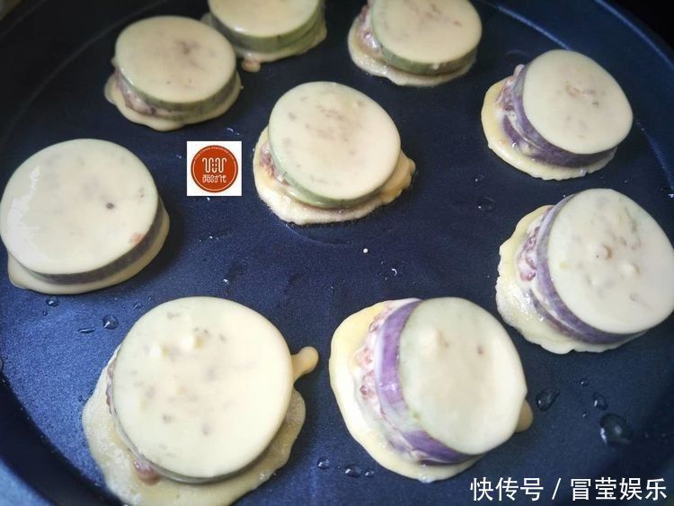 不用油炸的茄盒这样做,外酥里嫩,做起来简单,吃起来够味