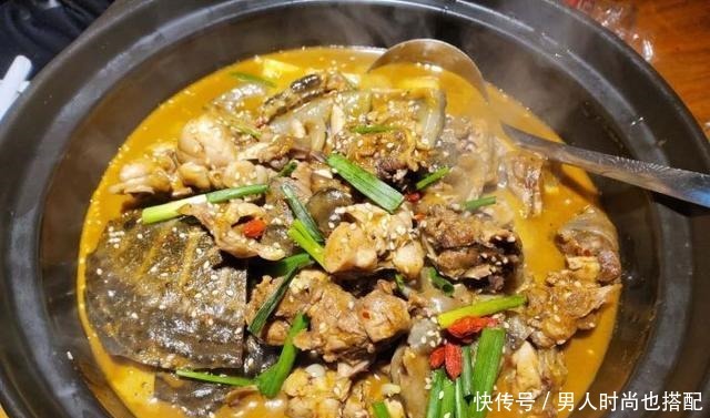  武汉只做1道菜的小饭馆，11年来分店开不停，饭点排队几十米