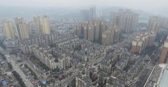 吴亚军|中国两大地产女王,一个手握778亿现金,另外一个手握1836亿现金