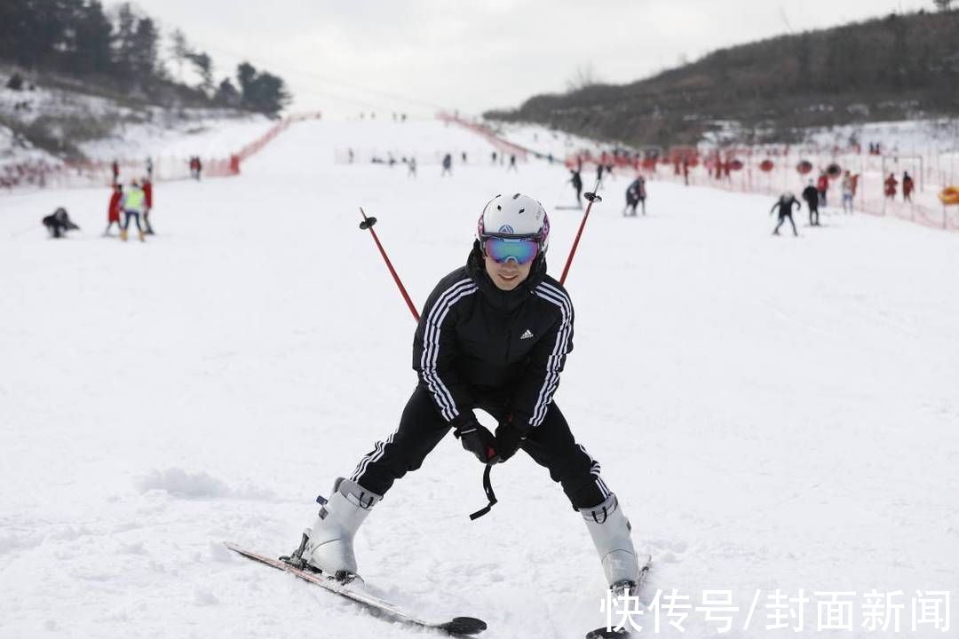 封面新闻|四川朝天推出冰雪盛宴 曾家山滑雪场雪地娱乐丰富多彩｜冬游四川上封面