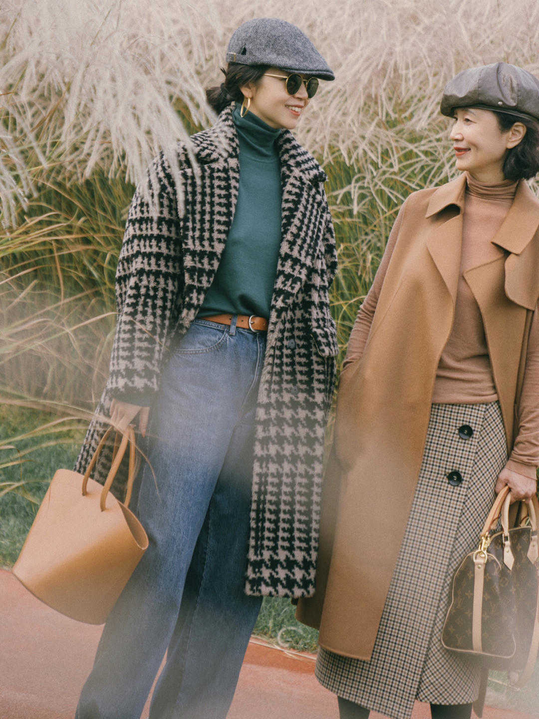 穿搭|50+女人不要选择大衣配长靴子,太土了?学博主这样穿,优雅精致