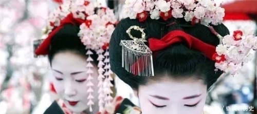 古代畸形审美,欧洲束腰中国缠足都已废除,唯日本将其传承了下来