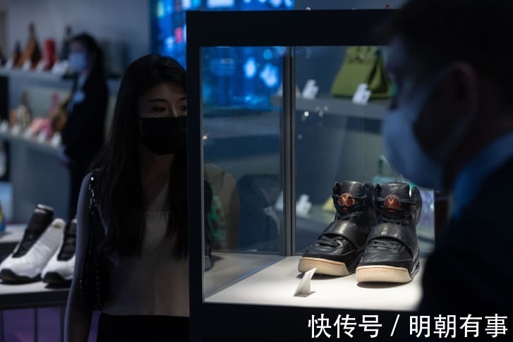 天价|1165万元！当一双运动鞋卖到天价后，你知道炒鞋背后的故事吗
