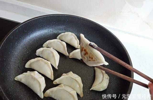 饺子|谁还买早餐呀?15分钟的事儿,花钱少吃得爽,自制饺子好鲜美呀