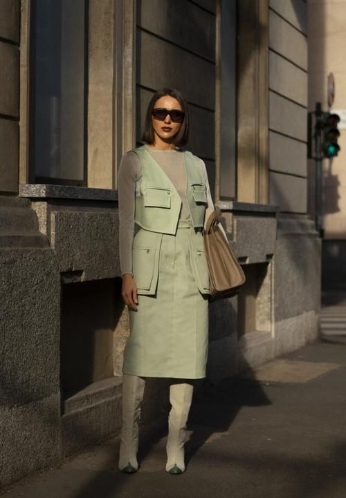 进入50岁的女人，少穿紧身裤，多选这几款下装，实用百搭