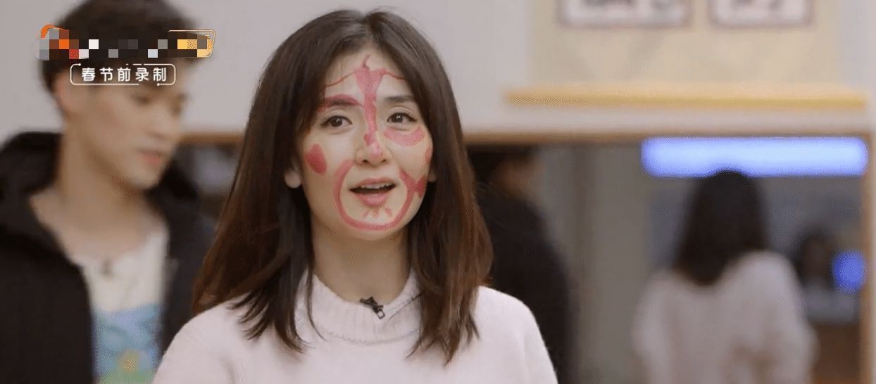 董又霖 千玺VS谢娜女团舞时,有谁注意到了范丞丞的反应瞬间被圈粉