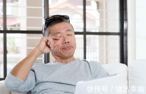 眩晕|引发中风的4个诱因,需留意!中风来临前,身体会发出4个信号!