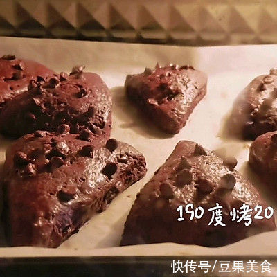 这道超浓郁的巧克力司康，一上桌就被哄抢一空