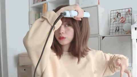 今年流行这4款短发，时髦不挑人，脸还小一倍！