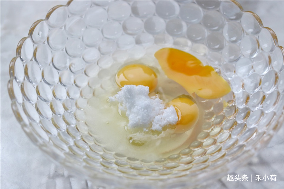 婆婆买一箱芒果吃不完，做成蛋糕香甜细腻，女儿一口气吃3块