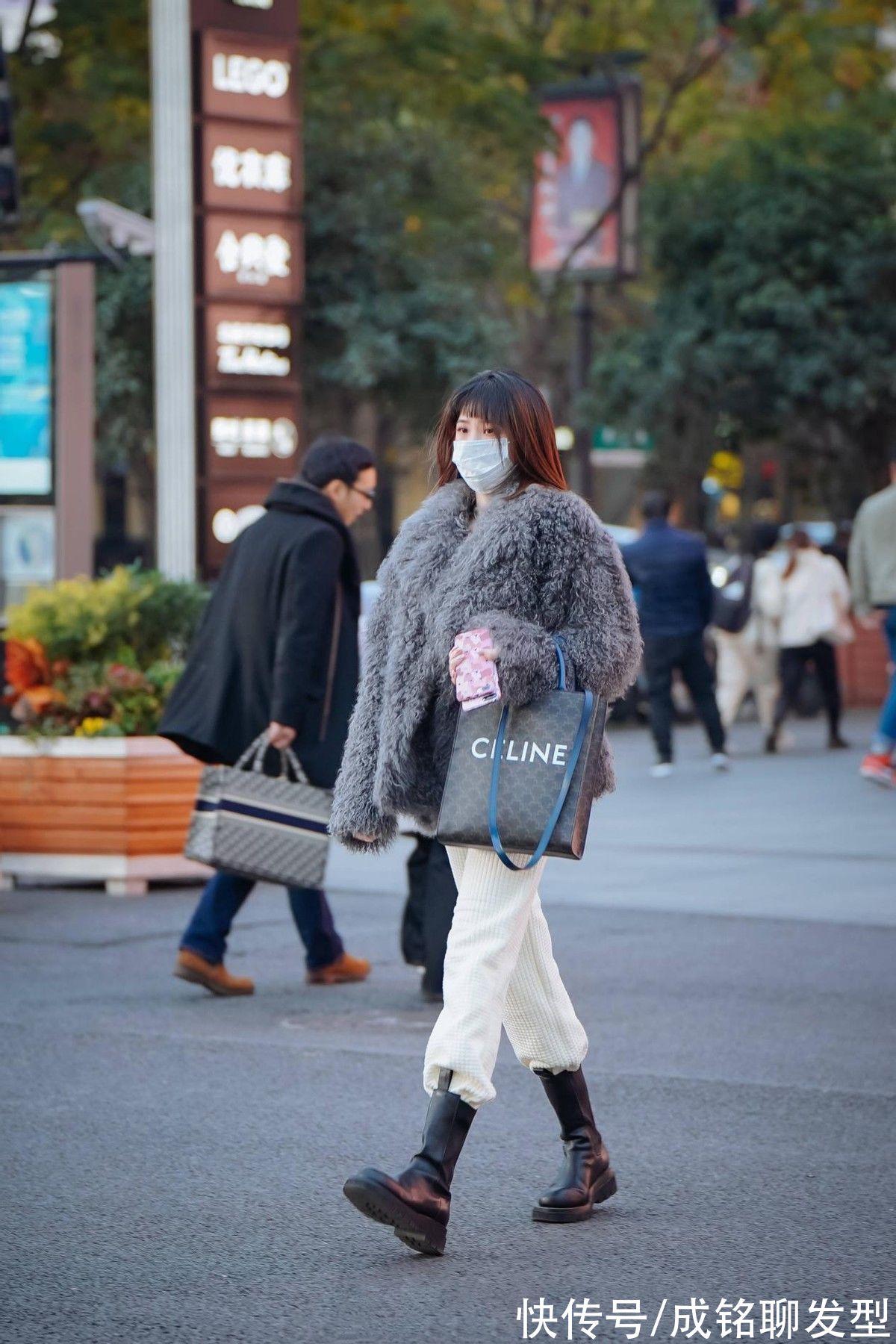 毛呢 精致女人更爱毛绒外套，高级贵气还好搭，用来过年凹造型更有品味