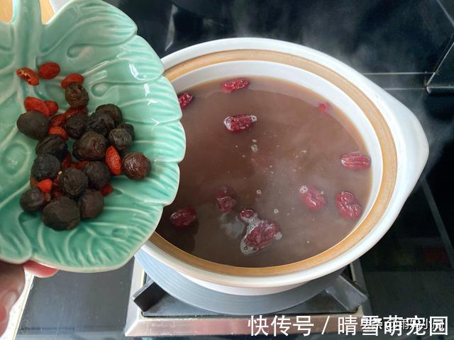 季节|寒露以后最适合喝红豆粥,煮粥时候多加这两样,秋冬季节不怕冷