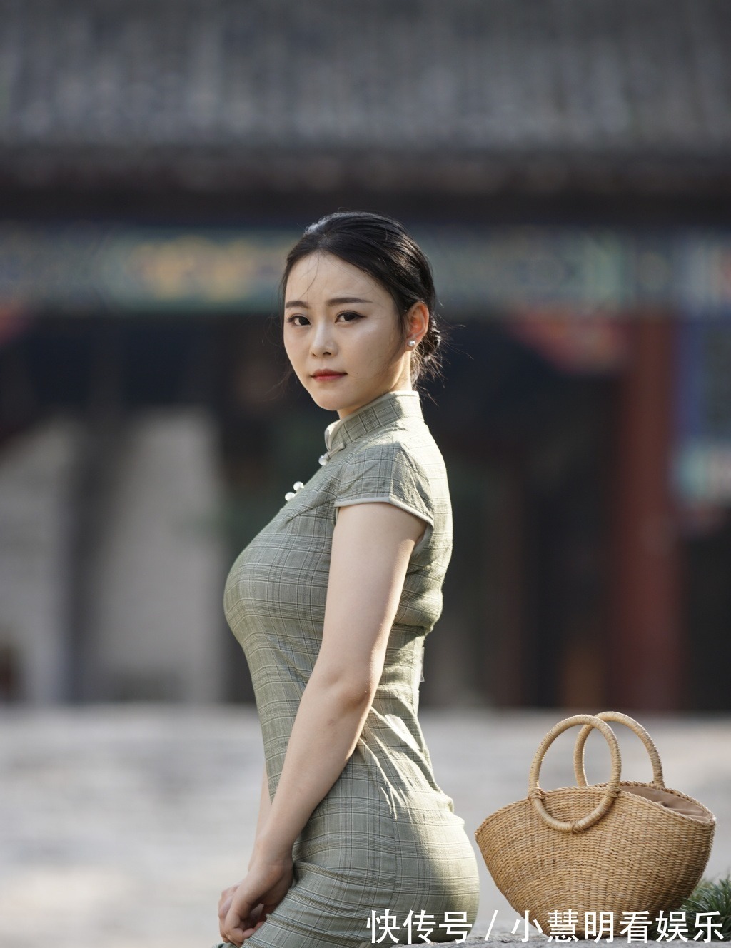 气质 气质时尚的搭配,穿国风旗袍,做知性温柔的女人!