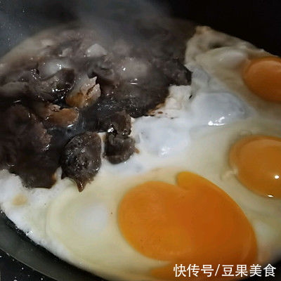 青蒜叶|小白也能做的快手菜——海参炒鸡蛋