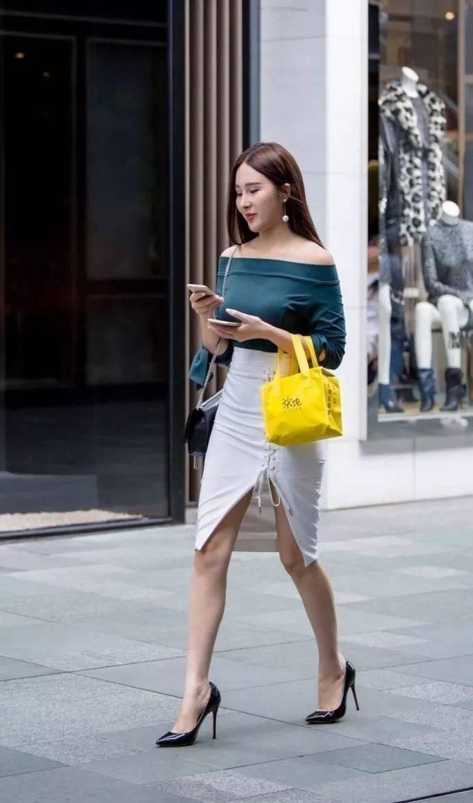 街拍：长发飘飘的小姐姐，身材微胖婀娜多姿，时尚大胆个性