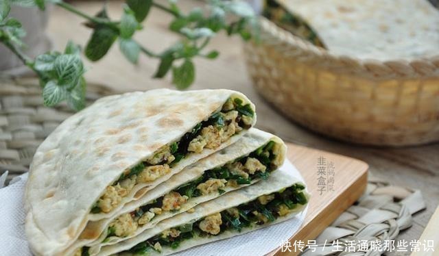 做老味沓馍,标配是春天的小葱,咬一口,外焦里软,喷喷香!