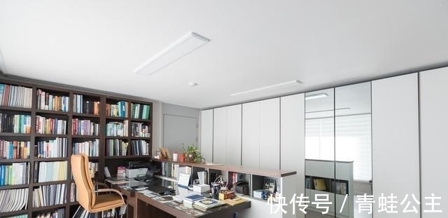 卡座|240㎡足足有4个书房，一家几口各用各的，互不打扰，越看越大气