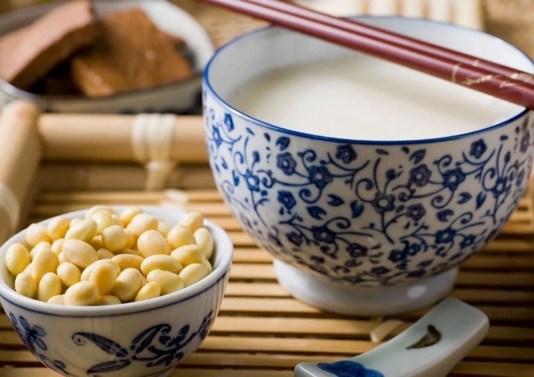 孕妇|婆婆给怀孕儿媳喝豆浆,给怀孕女儿喝牛奶,两人表示:倒也很周到