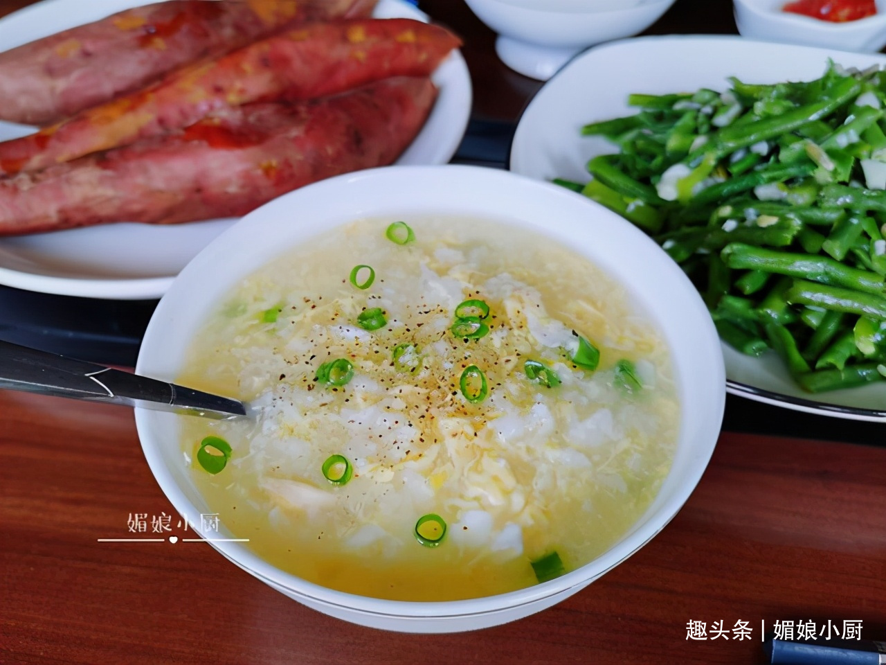 50岁阿姨复刻妈妈的早餐,咸味蛋花粥,蒜香缸豆,记忆里的家味道