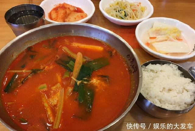 饮食习惯|韩国人为何吃饭从不端碗?看到他们的餐具后,还真是自己作的呢!