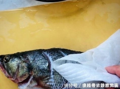 做蒸鱼，千万不能放这种调料，很多人都做错了，鱼肉又干又柴还腥