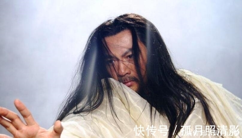 鸠摩智#难怪扫地僧躲在少林寺里暗中观察,你看42年前,他被谁所伤?