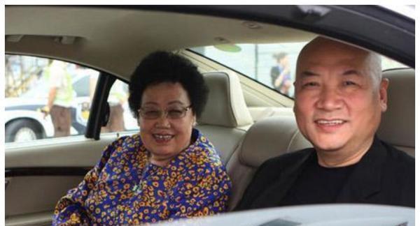 迟重瑞|中国女首富陈丽华的现任老公是“唐僧”,那她的前夫到底是谁?