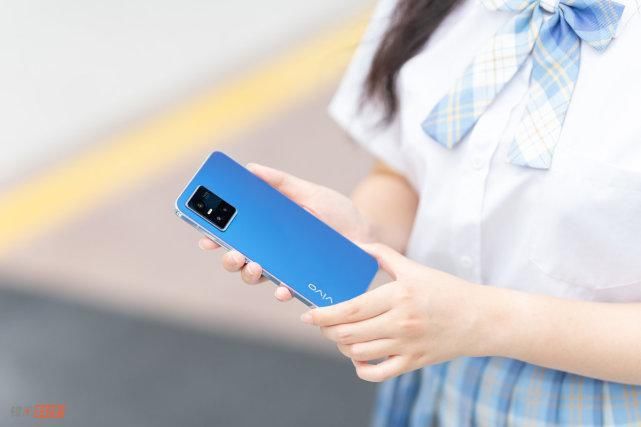 fhd|自然人像美颜自拍，vivo S10继续照亮你的美