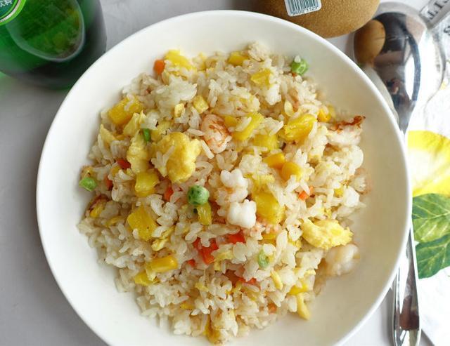 干辣椒|美食推荐虾仁蛋炒饭，可乐鸡翅，土豆辣子鸡，苦笋红烧肉