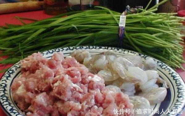 调饺子馅，先放盐还是先放油很多人弄错，难怪饺子不香不入味！