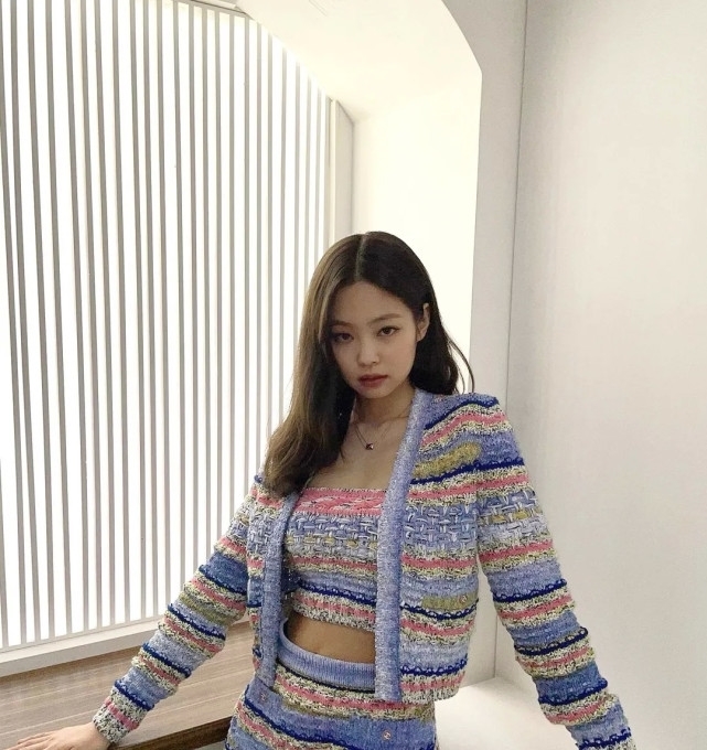 针织开衫过时？这三款简直不要太时髦