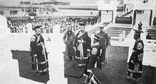 造不起|袁世凯称帝祭天时，为何不戴皇帝冕冠？造价过高连袁世凯都造不起