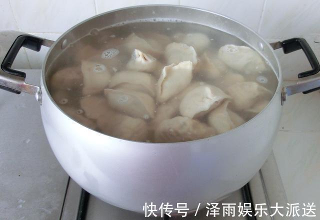 饺子皮|包韭菜馅饺子,直接拌是大错特错,很多人搞错,饺子不鲜也不香