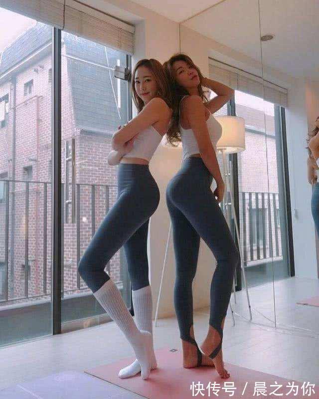 时尚 紧身打底裤小姐姐,高腰的版型加上紧身的裤型,显高档的时尚大气