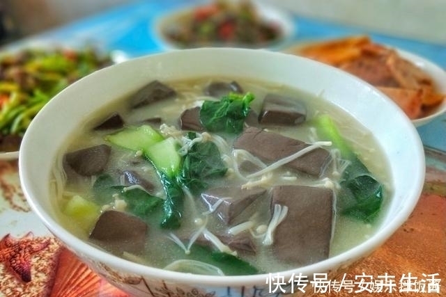 去朋友家吃饭，做了三菜一汤，花了100元不到，你看值不值