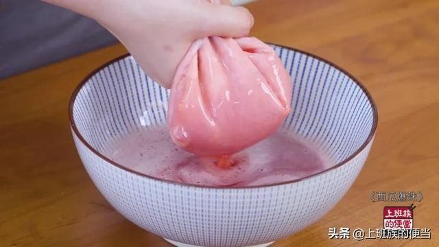 果汁|捏爆它一整个西瓜做解压甜品,咬开的一瞬间太爽了