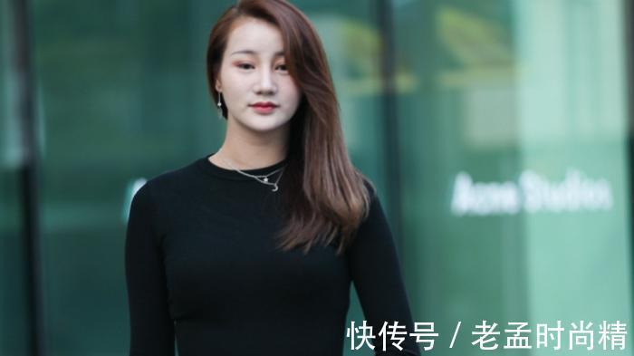 曲线 紧身裙展现完美曲线,这身材太好了